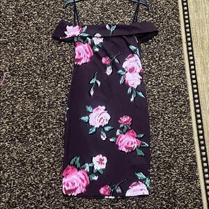 Premier Amour Off-Shoulder Floral Bodycon Dress | Size 6 | Romantic Rose Print